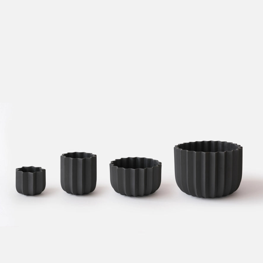 9" Wrap Ceramic Planter | Black