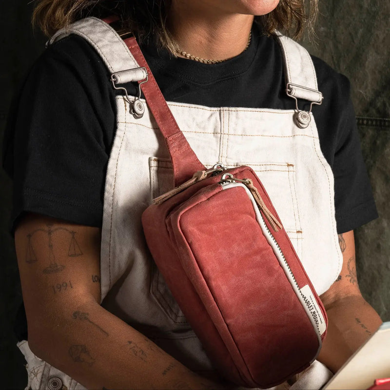 Pointer Crossbody Bag — Dusty Red