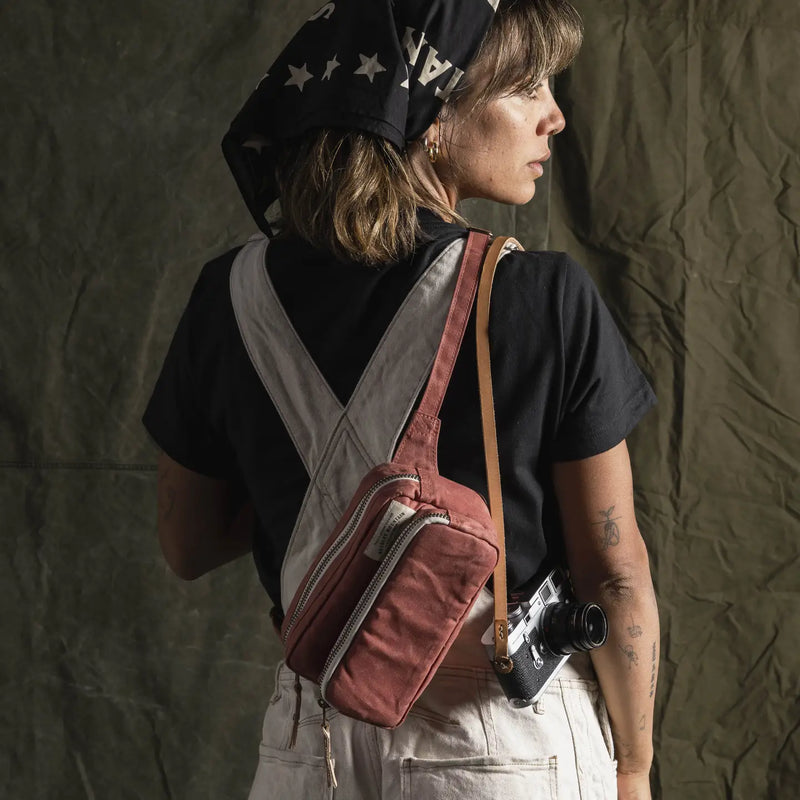 Pointer Crossbody Bag — Dusty Red