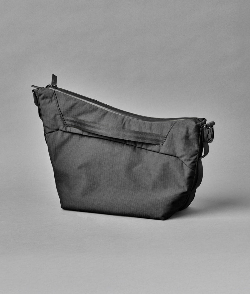 Flow Satchel | 4L | Expandable Bottle Sleeve | YKK AquaGuard Zippers