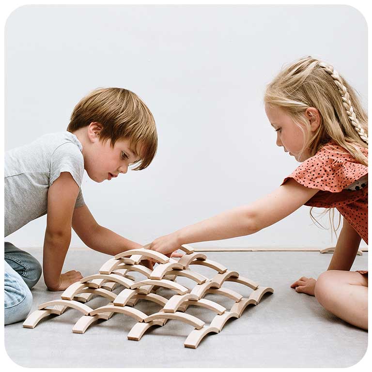 Abel Mini Blocks 66 kids building a dome