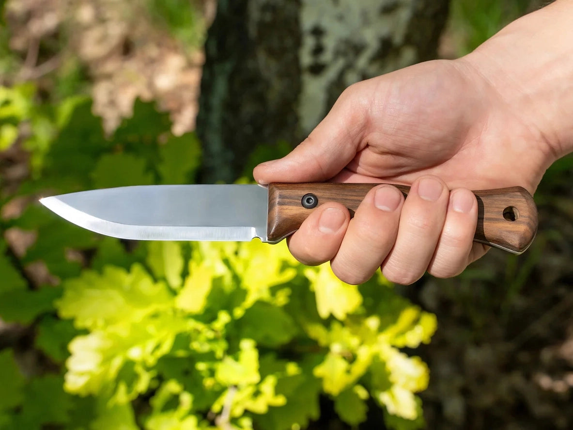 BSH6 Breeze – Carbon Steel Bushcraft Knife Walnut Handle with Leather Sheath